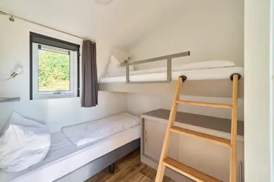 Ein Bett oder Betten in einem Zimmer der Unterkunft Süsel Seeparx Ferienhaus Seezauber