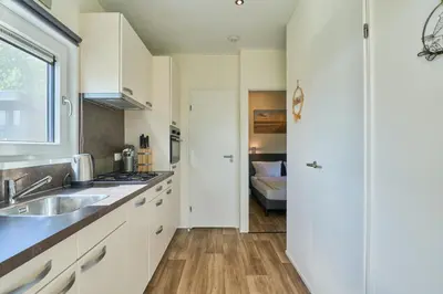 Küche/Küchenzeile in der Unterkunft Süsel Seeparx Ferienhaus Sonnenschein