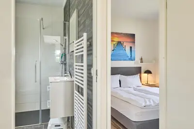 Ein Bett oder Betten in einem Zimmer der Unterkunft Süsel Seeparx Ferienhaus Delphin