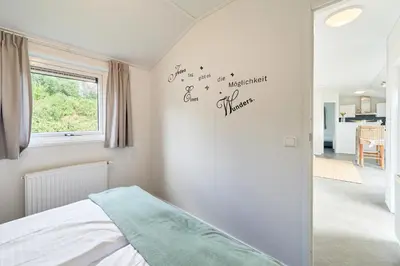 Ein Bett oder Betten in einem Zimmer der Unterkunft Süsel Seeparx Ferienhaus Seezeit