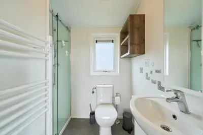 Ein Badezimmer in der Unterkunft Süsel Seeparx Ferienhaus Seeflüstern