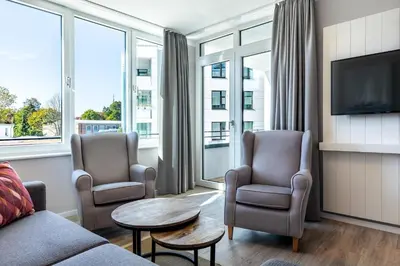 Ein Sitzbereich in der Unterkunft Godewindpark Deluxe-Suite 1-15