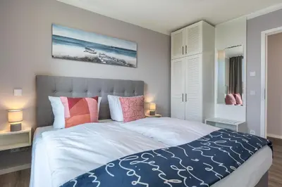 Ein Bett oder Betten in einem Zimmer der Unterkunft Godewindpark Deluxe-Suite 2-17