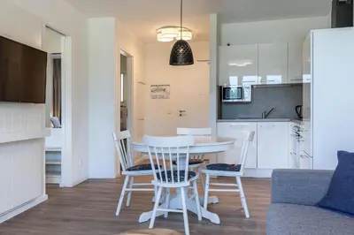 Küche/Küchenzeile in der Unterkunft Godewindpark Deluxe-Apartment 1-10 mit Gartenblick