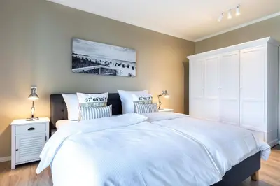 Ein Bett oder Betten in einem Zimmer der Unterkunft Godewindpark Deluxe-Suite 2-05