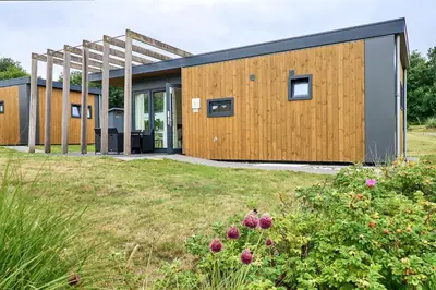 Ein Garten an der Unterkunft Süsel Seeparx Ferienhaus Seeadler