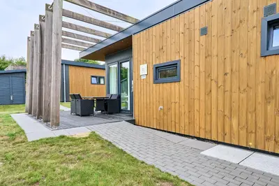 Das Gebäude in dem sich das Ferienhaus befindet