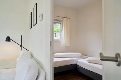 Ein Bett oder Betten in einem Zimmer der Unterkunft Süsel Seeparx Ferienhaus Seeadler