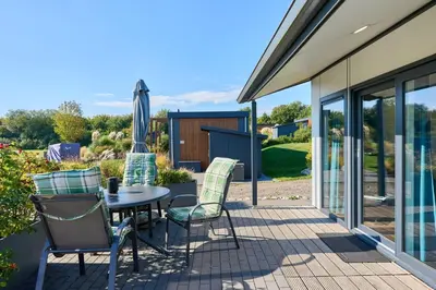 Ein Balkon oder eine Terrasse in der Unterkunft Süsel Seeparx Ferienhaus Wellenzauber
