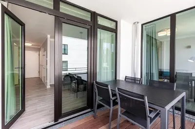 Grundriss der Unterkunft Deluxe-Suite 2-01 mit West-Loggia und hundefreundlich