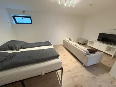 TV/Unterhaltungsangebot in der Unterkunft Modernes 2 Zimmer Souterrain Apartment - zentral - nahe Hamburg & Lübeck