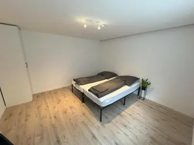 Ein Bett oder Betten in einem Zimmer der Unterkunft Modernes 2 Zimmer Souterrain Apartment - zentral - nahe Hamburg & Lübeck
