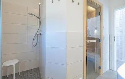 Ein Badezimmer in der Unterkunft Cozy Home In Krems Iiwarderbrück With Sauna
