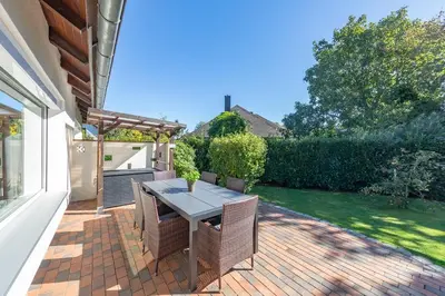 Ein Garten an der Unterkunft 6 East Ferienhaus