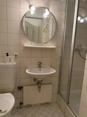 Ein Badezimmer in der Unterkunft Pension Am Burgtor