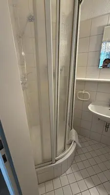 Ein Badezimmer in der Unterkunft Pension Am Burgtor