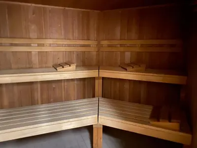 Ein Etagenbett oder Etagenbetten in einem Zimmer der Unterkunft Travemünde Ruheoase mit Pool Sauna Parkplatz