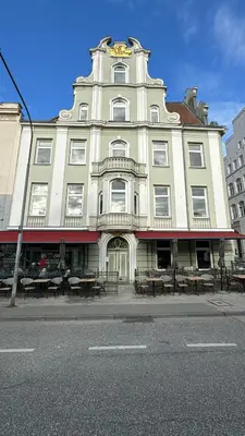 Das Gebäude in dem sich das Hotel befindet