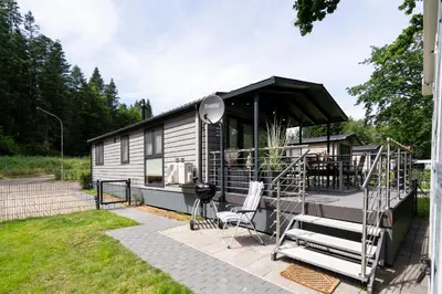 Das Gebäude in dem sich das Ferienhaus befindet