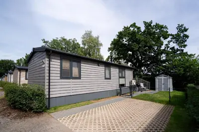 Das Gebäude in dem sich das Ferienhaus befindet