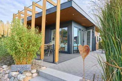 Das Gebäude in dem sich das Ferienhaus befindet