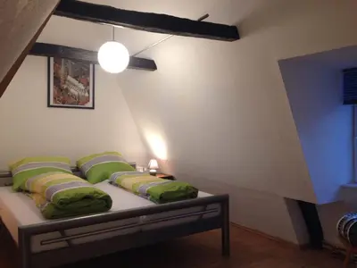 Ein Bett oder Betten in einem Zimmer der Unterkunft Lübecker Ganghausperle