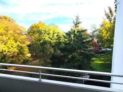 Ein Garten an der Unterkunft Ferienwohnung Timmestrand