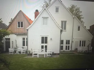 Das Gebäude in dem sich das Ferienhaus befindet