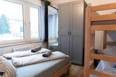 Ein Bett oder Betten in einem Zimmer der Unterkunft New central 2-3 room apartments with parking near train station & casino