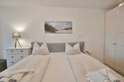 Ein Bett oder Betten in einem Zimmer der Unterkunft Strandglück Haus A Strandglück Appartement 03A 
