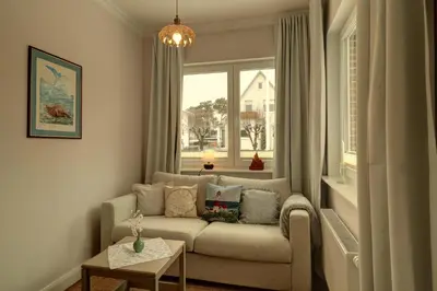 Ein Sitzbereich in der Unterkunft Villa Johanna App 1- mit zwei Balkonen & Garten - nur wenige Schritte vom Strand