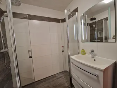 Ein Badezimmer in der Unterkunft Fewo Sonnensee II Haffkrug Aalweg 28