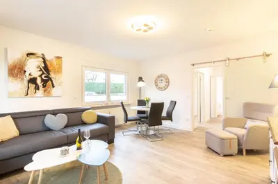 Ein Sitzbereich in der Unterkunft Ferienwohnung Timmendorfer Perle