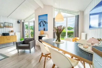 Ein Sitzbereich in der Unterkunft Freibeuterweg - Dorf 6 Ferienhaus 13