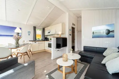 Ein Sitzbereich in der Unterkunft Freibeuterweg - Dorf 6 Ferienhaus 13