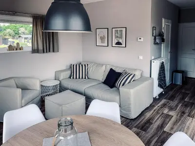 Ein Sitzbereich in der Unterkunft Süsel Seeparx Ferienhaus Seehütte 25