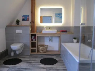 Ein Badezimmer in der Unterkunft Apartment Wohnung in Gießelrade mit Großem Garten by Interhome