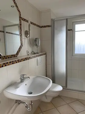 Ein Badezimmer in der Unterkunft Strandoase Sierksdorf Strandoase Strandmuschel