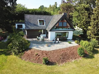 Ein Garten an der Unterkunft Ostseepanorama