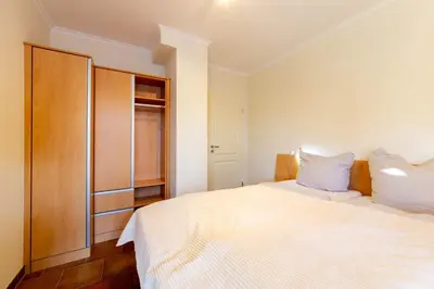 Ein Bett oder Betten in einem Zimmer der Unterkunft Ferienwohnung Moderne Kurparkresidenz Whg. 9