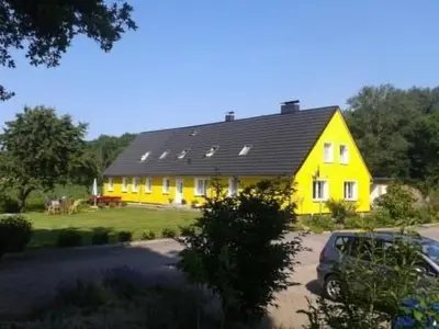 Das Gebäude in dem sich die Ferienwohnung befindet