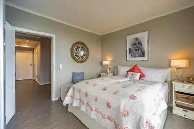 Ein Bett oder Betten in einem Zimmer der Unterkunft Best View - strandnahe Ferienwohnung mit atemberaubenden Blick von Lübeck bis zur Ostsee