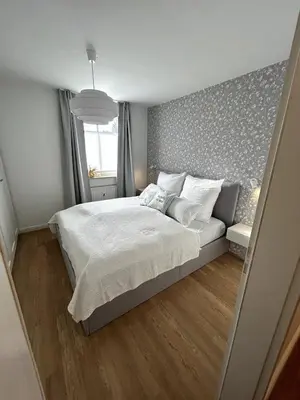 Ein Bett oder Betten in einem Zimmer der Unterkunft Sonnige & neu eingerichtete Ferienwohnung