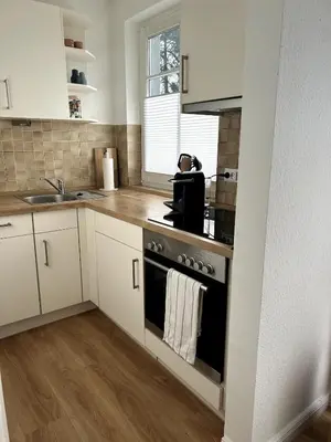 Küche/Küchenzeile in der Unterkunft Sonnige & neu eingerichtete Ferienwohnung