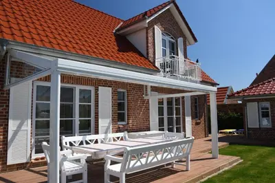 Das Gebäude in dem sich das Ferienhaus befindet
