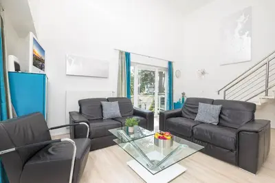 Ein Sitzbereich in der Unterkunft Strandhus Kapitän