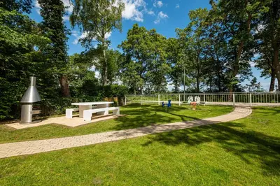 Ein Garten an der Unterkunft Strandhus Kapitän