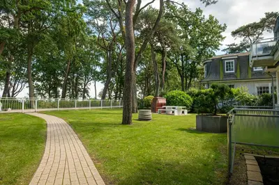 Ein Garten an der Unterkunft Strandhus Matrose