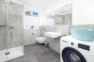 Ein Badezimmer in der Unterkunft Haus FRIEDA, Bude A