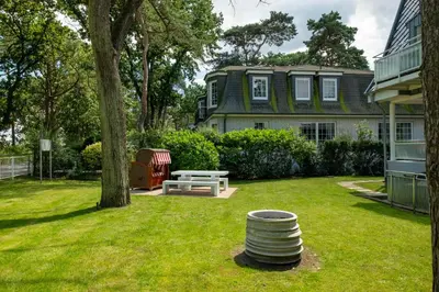 Ein Garten an der Unterkunft Strandhus Nautilus